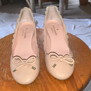 Kate Spade nude tan Scalloped low heels with Bow size 5